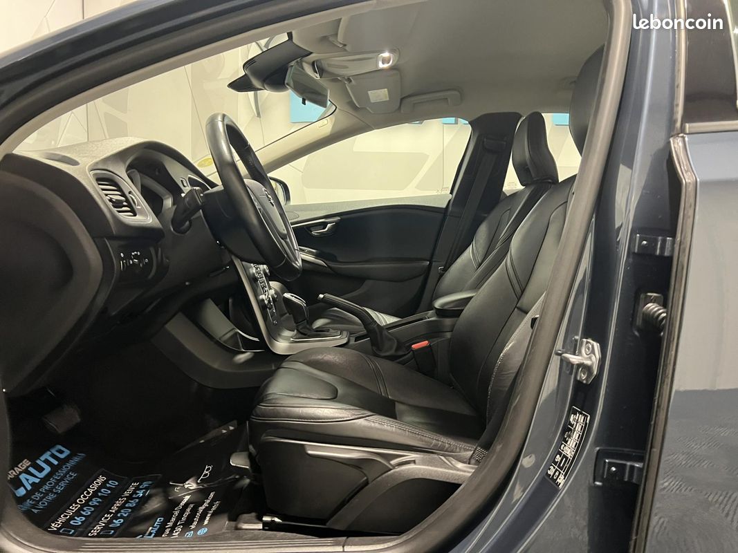 VOLVO V40 D2 120 Geartronic 6 Momentum (image 6)