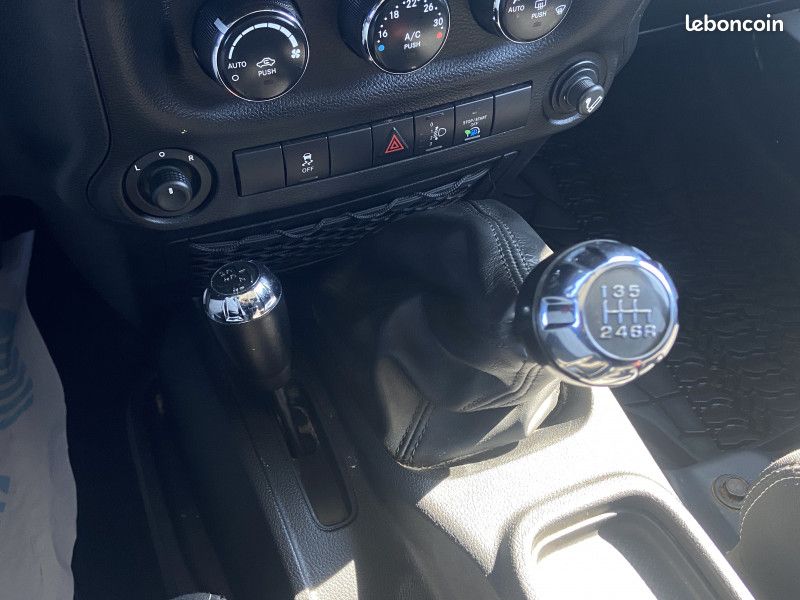 Jeep WRANGLER UNLIMITED 2.8 CRD 200CH FAP MOUNTAIN (image 29)