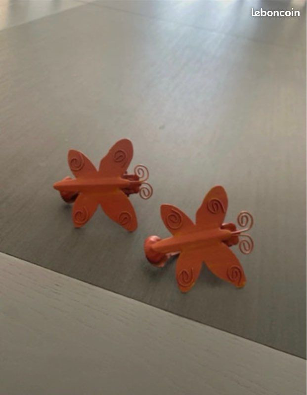 Deux pinces / attaches pour rideaux ou voilage Papillon (image 1)