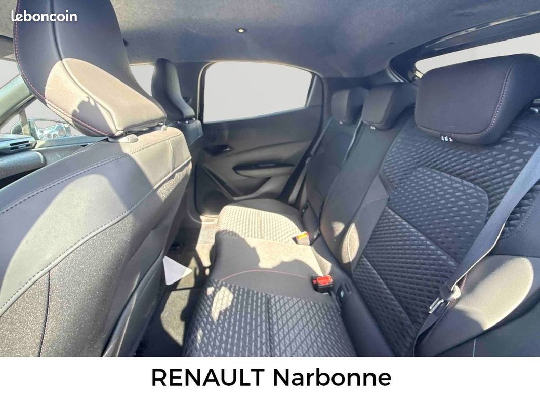 RENAULT Clio E-Tech full hybrid 160 ch Techno (image 21)