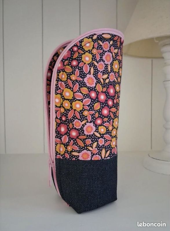 Jolie trousse pinceaux et maquillage (image 2)