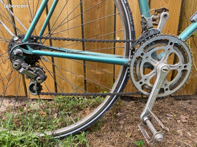 Authentique vélo de course vintage des années 70-80 de la marque