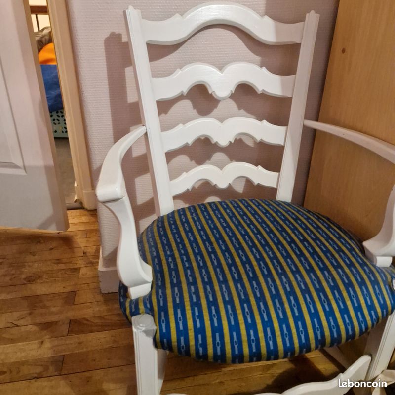 Chaise / fauteuil en bois (image 1)