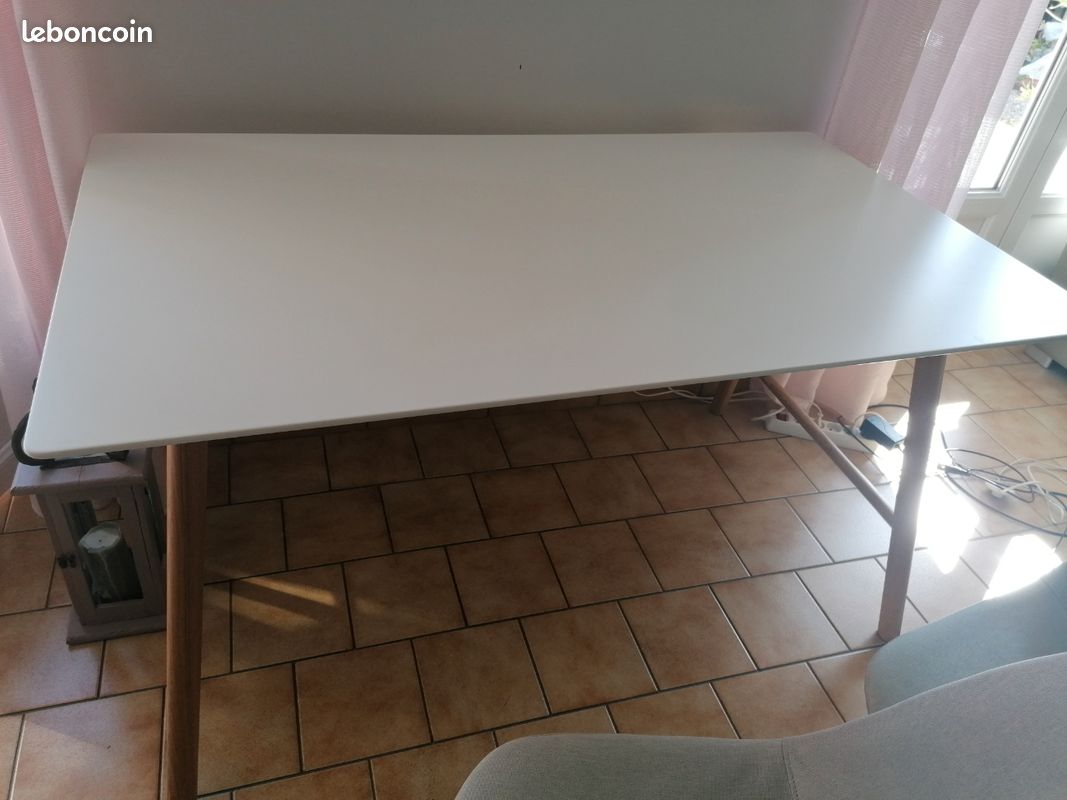 Belle table blanche, pieds en hêtre (image 2)