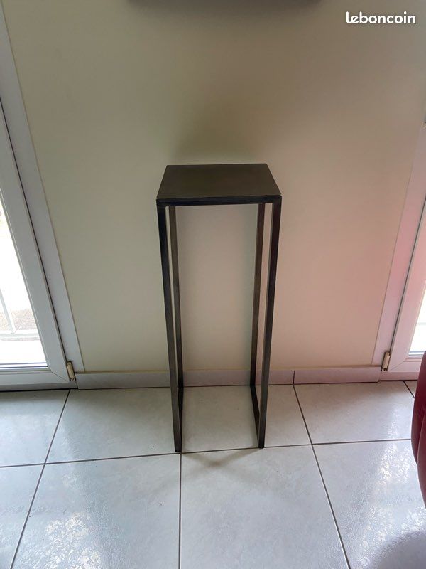 Table d’appoint / Sellette (image 1)