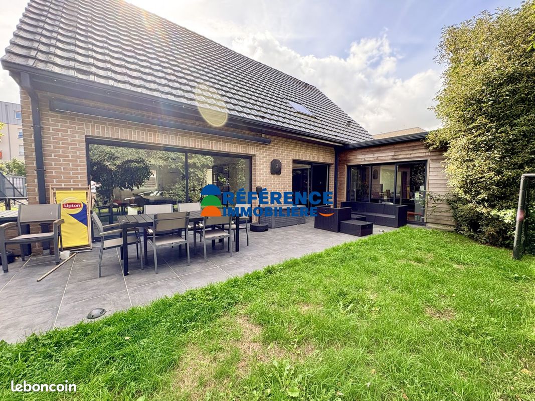 Maison 5 pièces 192 m² · à Pérenchies · 192 m² · 680 000 €