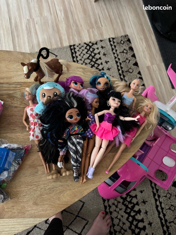 Lot Barbie & LOL Surprise : Avion, Voiture, Dressing, Poupées (image 3)