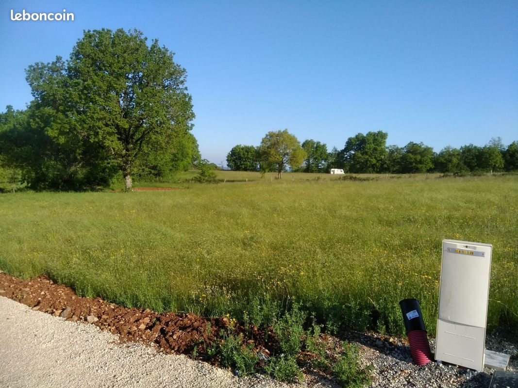Terrain à bâtir de 1412 m² à LA CAPELLE-BALAGUIER · 22 592 €