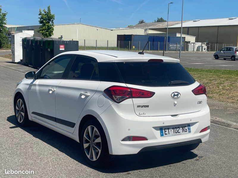 HYUNDAI i20 II 5 Portes 1.1 CRDi 12V 75 cv (image 2)