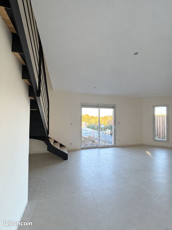 Maison 4 pièces 120 m² · à Saint-Médard-d'Eyrans · 120 m² · 1 400 €/mois