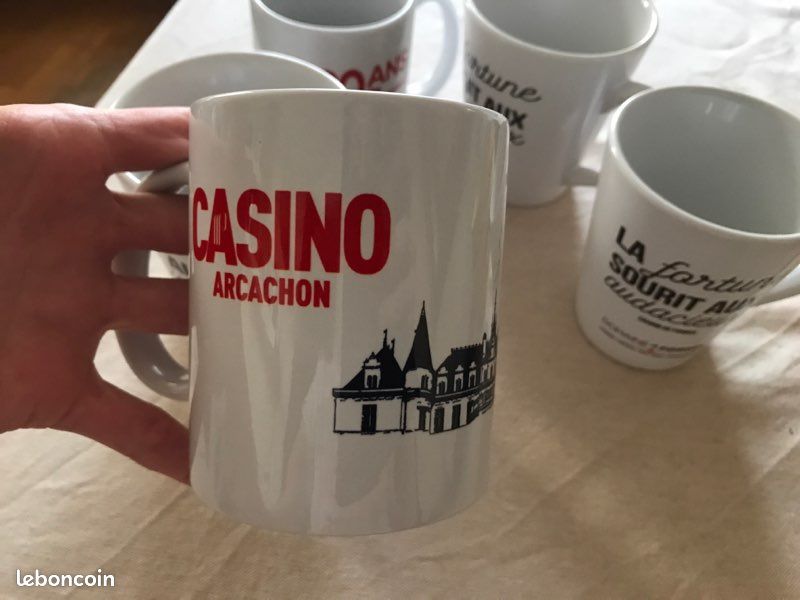 Lot de cinq mug /grandes tasses casino 💵 neuves (image 4)