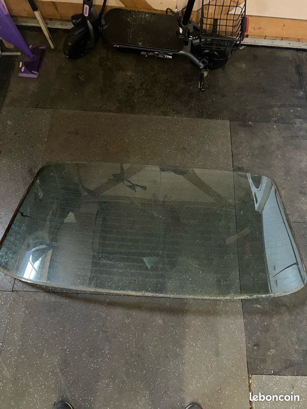 Lunette Arrière Mercedes W123 Occasion - Vitre Arrière Fonctionnelle - Pièce Auto D'occasion