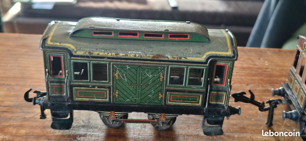 ANCIEN ET RARE Train De Plancher Loco Tender Et 2 Wagons J.c Fin 19Eme ANCIEN ET RARE Train De Plancher Loco Tender Et 2 Wagons J.c Fin 19Eme