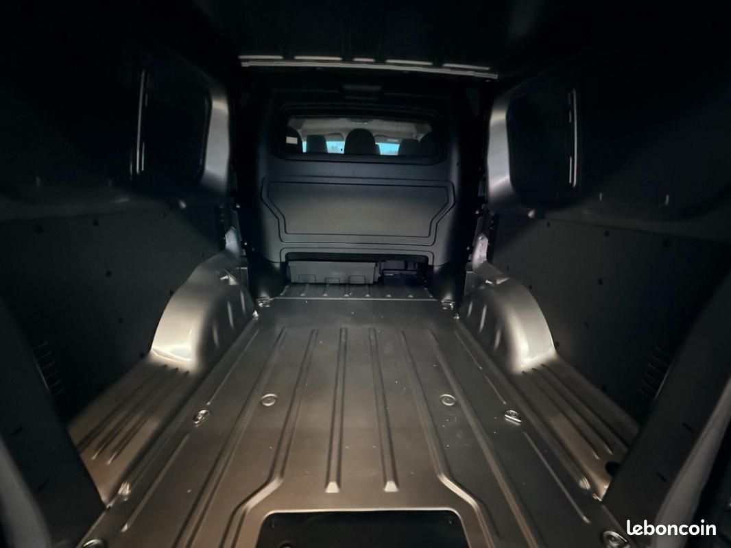 Peugeot Expert CABINE APPROFONDIE 2.0 BHDI 140 CONFORT PLUS (image 9)
