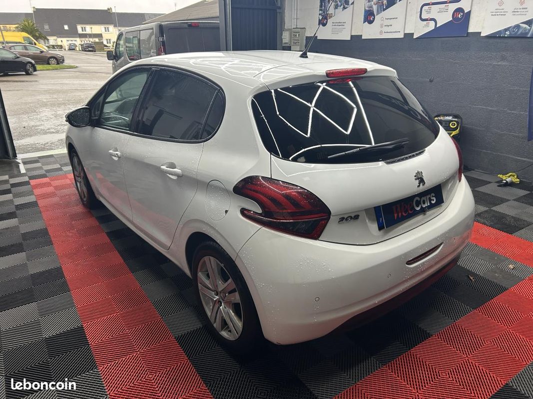 PEUGEOT 208 1.2i 12V - 82 BERLINE Style ( courroie changer + pneu neuf ) (image 26)