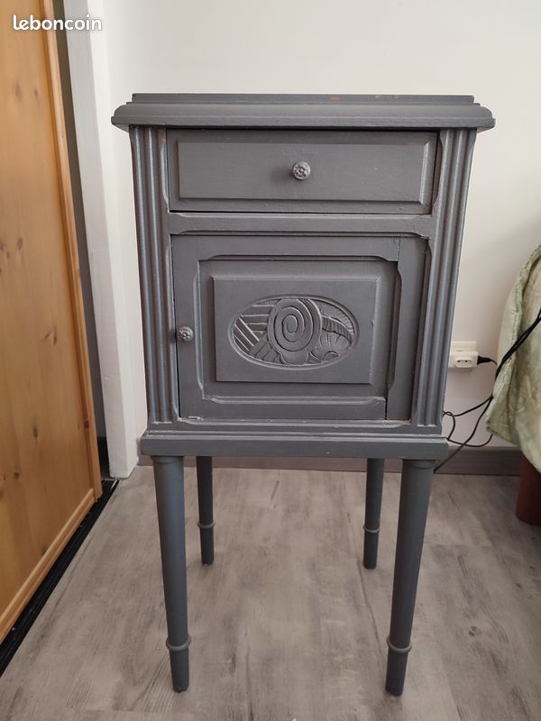 Table de chevet style ancien (image 1)