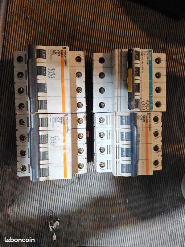 Disjoncteur 380v 32a et 25a (image 1)