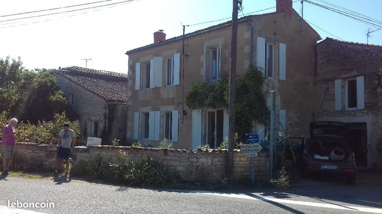 Vends corps de ferme près de Mauze sur le Mignon79