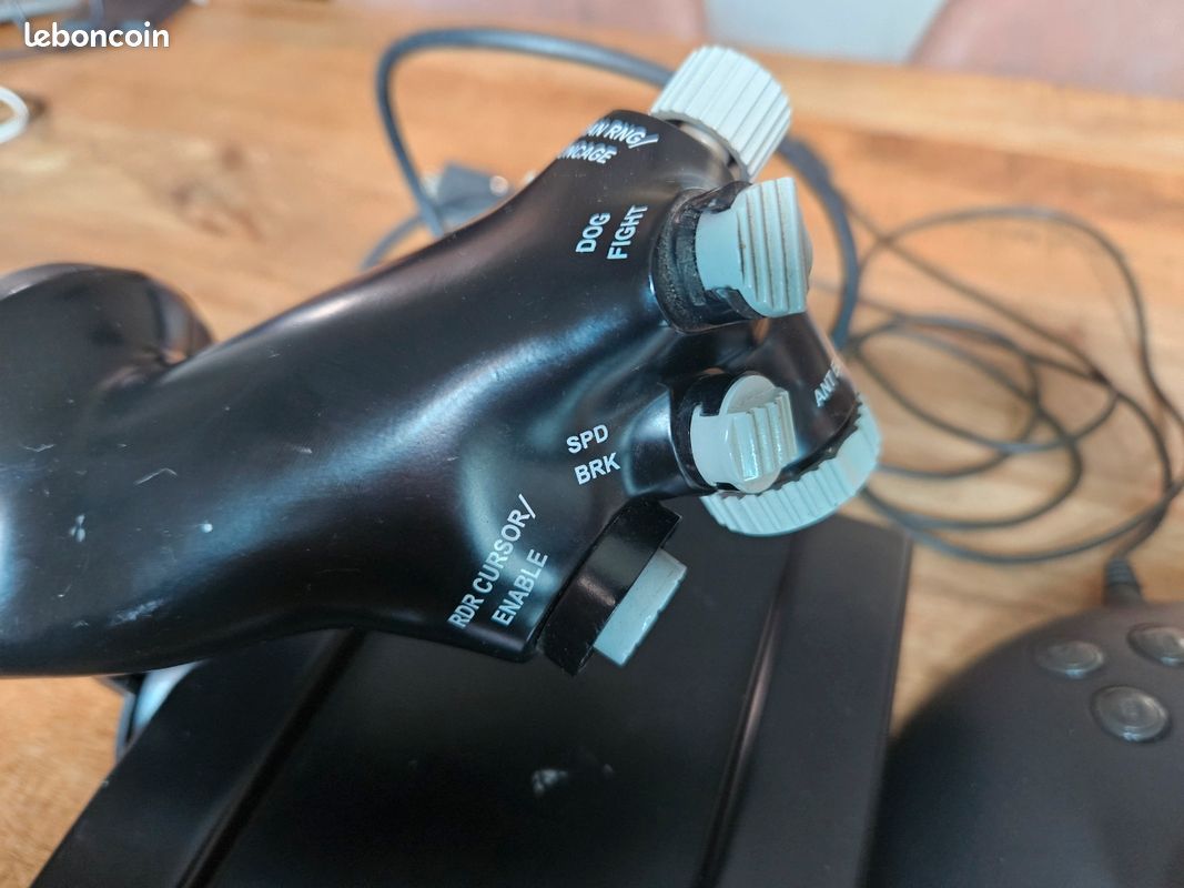 Lot 2 joysticks simulateur de vol : Thrustmaster HOTAS Cougar + Microsoft SideWinder Force Feedback 2 (image 8)