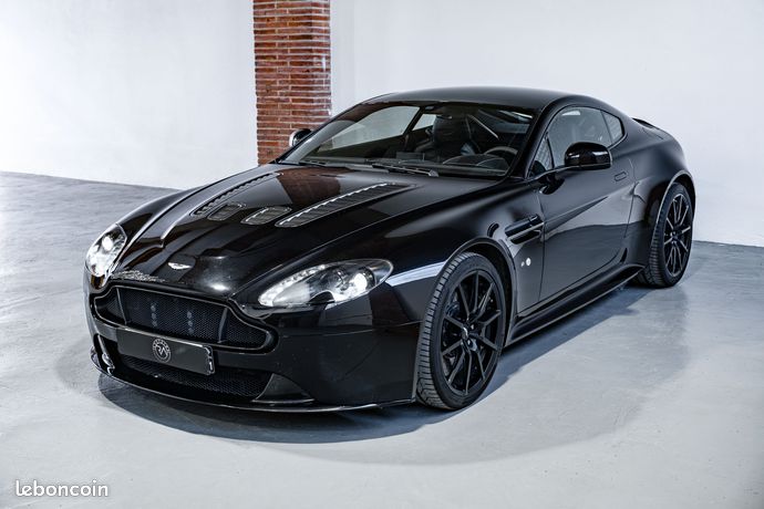 Aston Martin V12 Vantage 2016