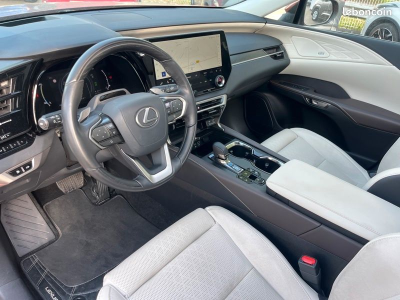 Lexus RX 450h+ Executive 4WD (image 11)