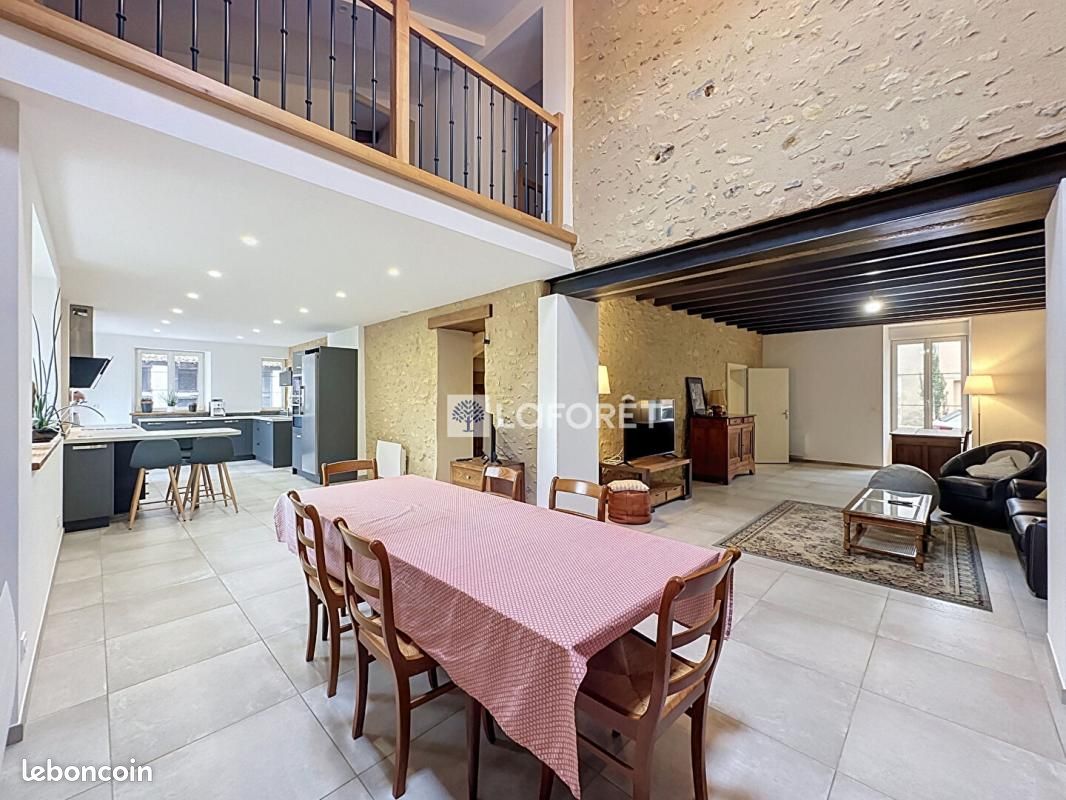 Maison 7 pièces 193 m² · à La Ferrière-en-Parthenay · 193 m² · 174 900 €