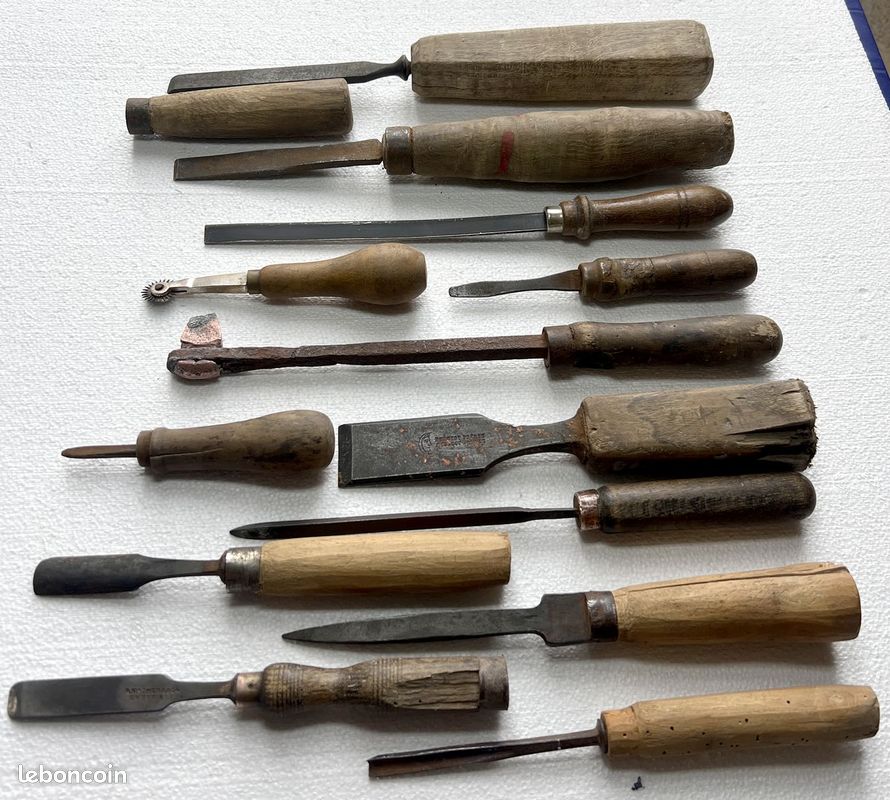 Vieux Outils D'ébéniste - Lot De 3 Gouges Et Une Vrille En Acier Et Bois, Super Pour La Déco Ou L'atelier