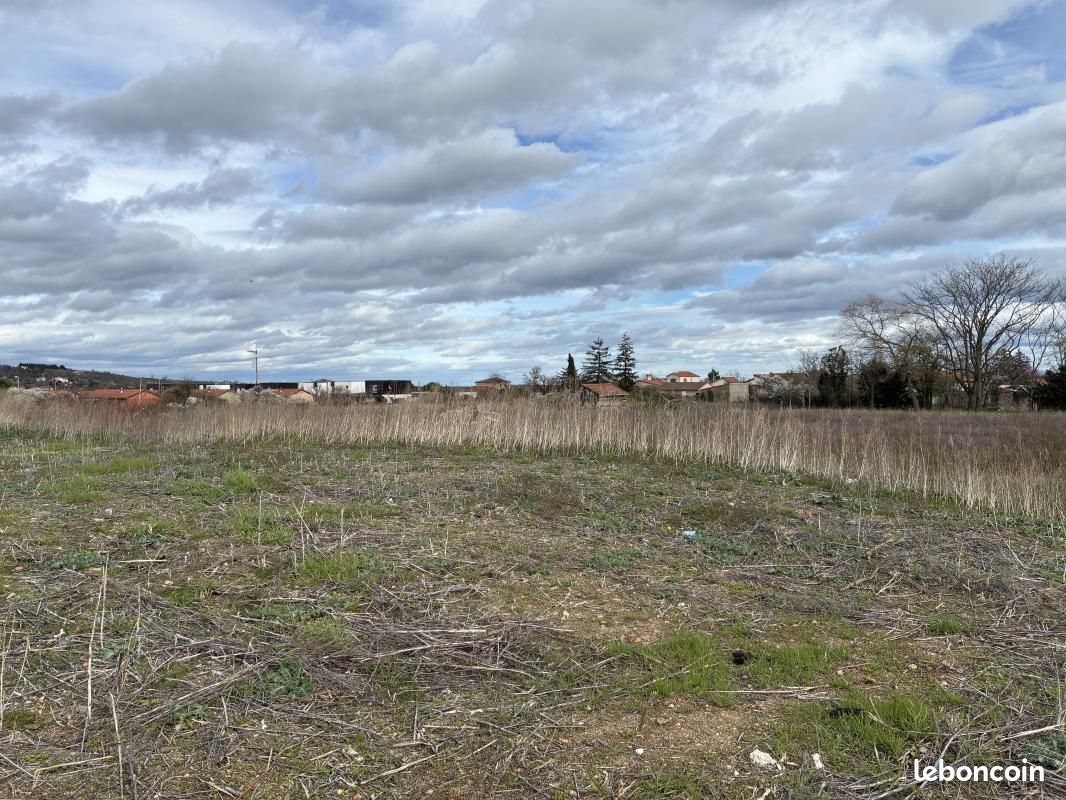 Terrain 384 m² Mozac · 54 000 €