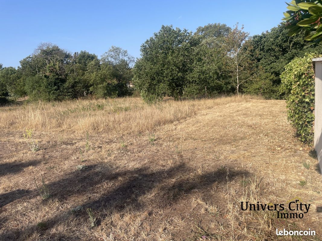 Terrain 881 m² · à Corcoué-sur-Logne · 881 m² · 85 500 €