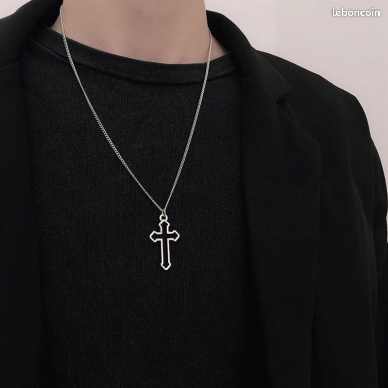 Collier Pendentif Croix Gothique Argenté – Acier, Neuf Sans Emballage D’origine