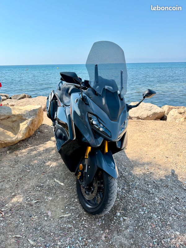 TMAX 560 Tech Max “1ère main” gris nardo (image 2)