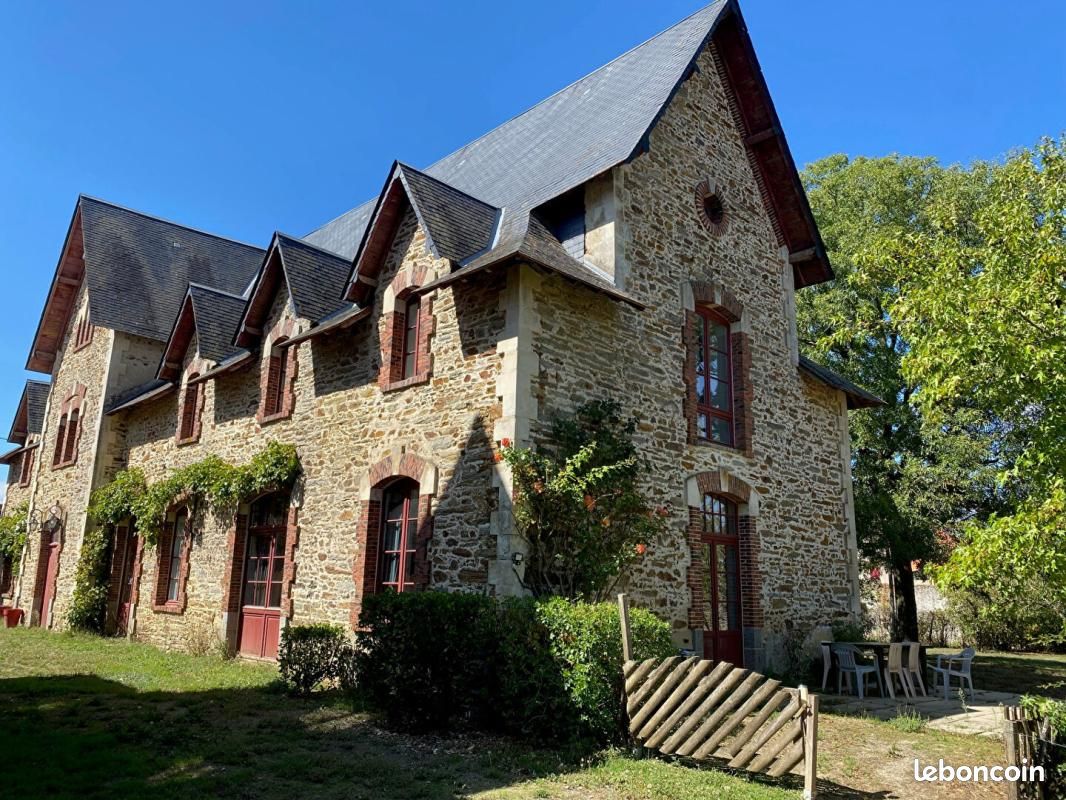 Maison 10 pièces 297 m² · à Mouchamps · 297 m² · 491 000 €