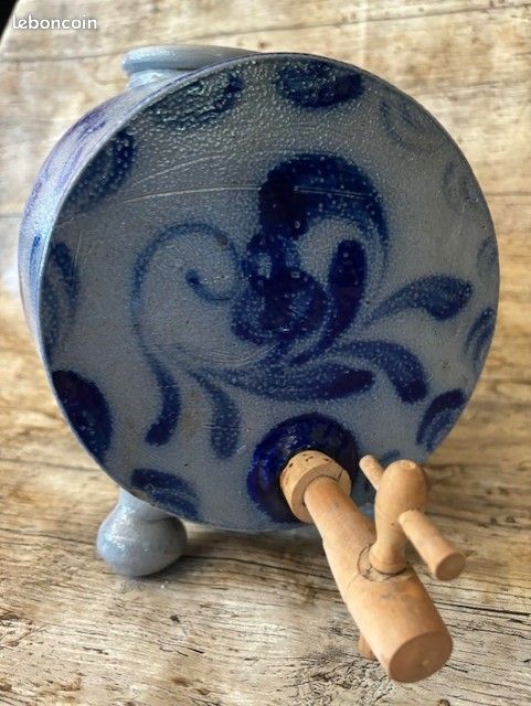 Ancien VINAIGRIER tonneau en GRES d'ALSACE décor foral bleu cobalt (image 1)