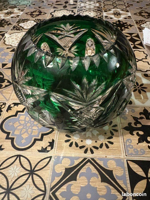 Vase boule en cristal, Saint-Louis (image 1)