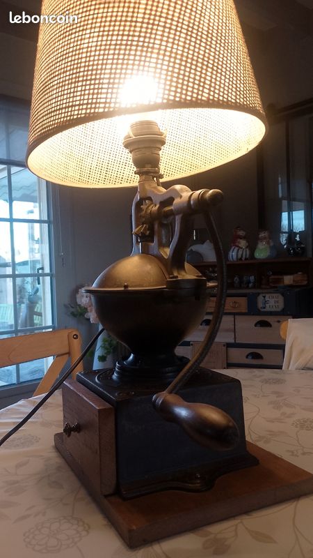 Lampe à Poser Design Industriel - Ancien Moulin à Café Détourné (bois Et Métal)