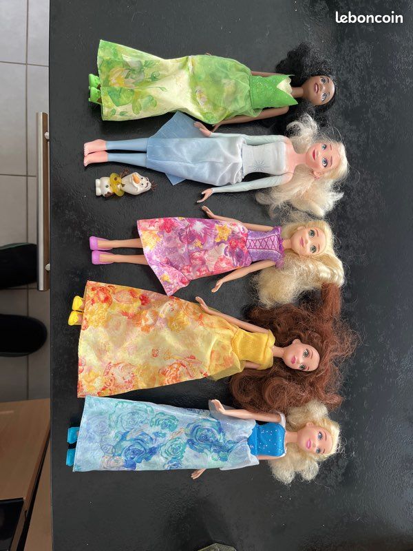 Lot de 5 barbies princesse (image 1)