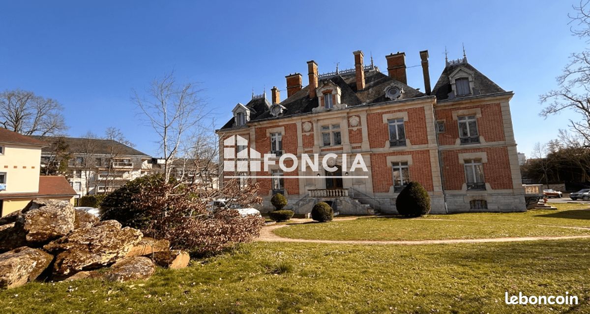 Maison 5 pièces 106 m² · à Fontainebleau · 106 m² · 1 228 €