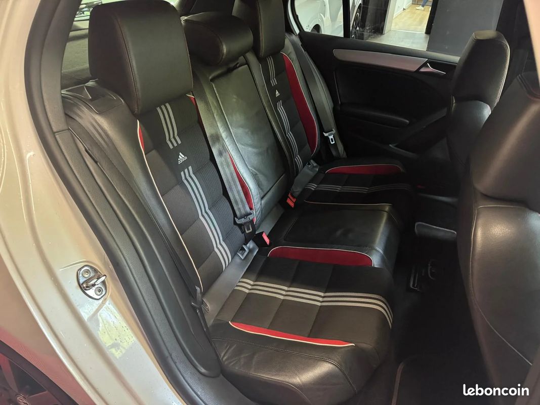 Volkswagen GOLF 6 GTI 2.0 TSI DSG Adidas / Dynaudio / Toit ouvrant panoramique / Sièges Chauffants (image 26)
