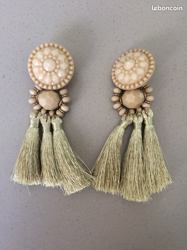 Boucles d’oreilles pompons doré (image 1)