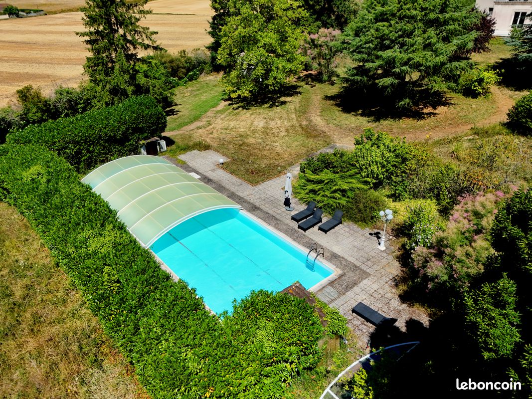 Maison 10 pièces 512 m² · à Saint-Martin-la-Pallu · 512 m² · 568 000 €