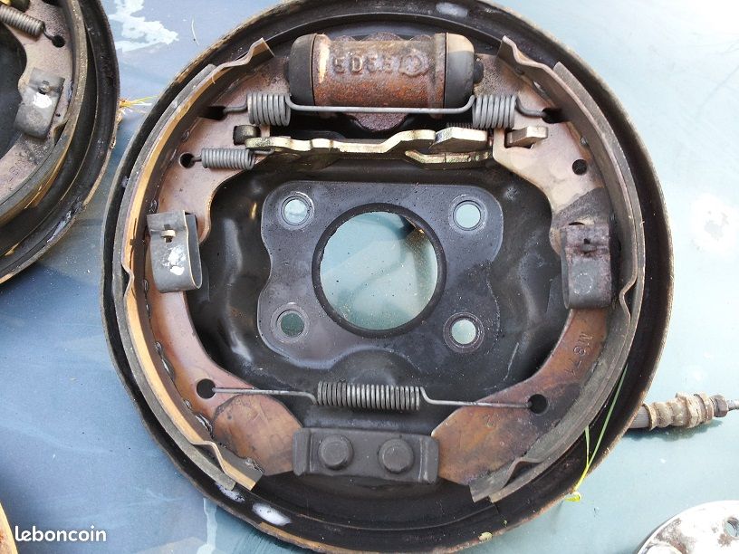Freins arrière à tambours de Mazda MX-3 MX3 (image 3)
