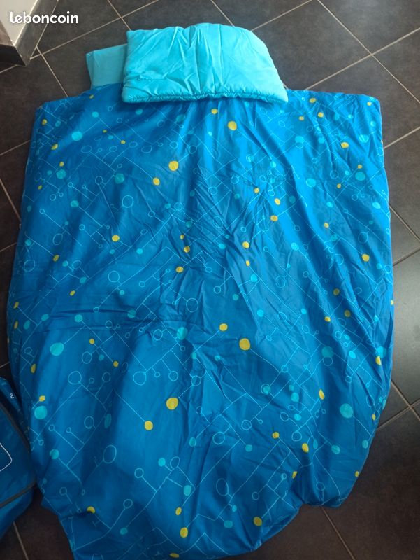 Sleepin bed lit de camp enfant de chez decathlon Sport Plein air