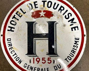 Plaque émaillée Ancienne « Hôtel De Tourisme » - Tôle Métal - Occasion