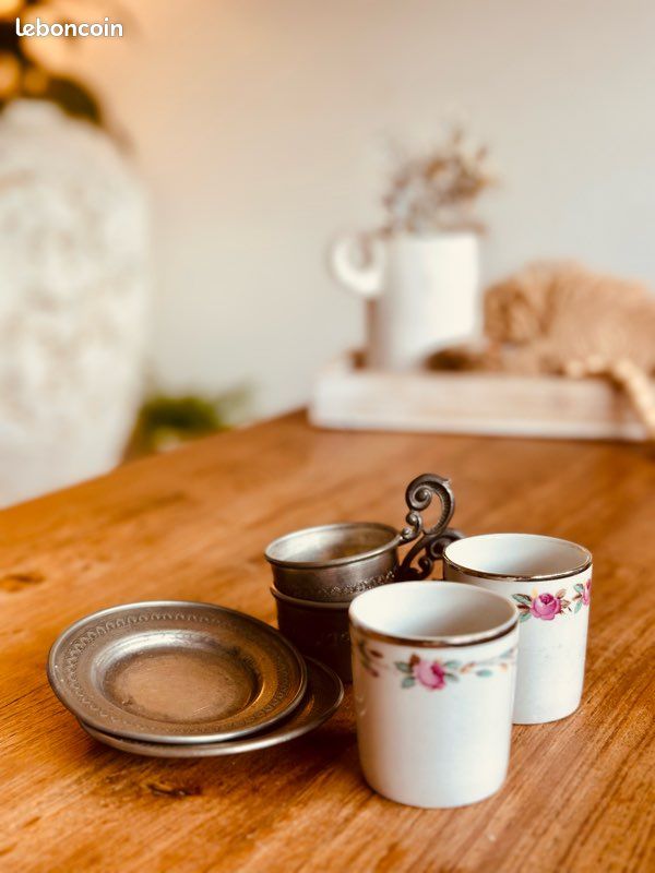 Duo de tasses en porcelaine “Sebring” avec support en étain – motif roses (image 9)