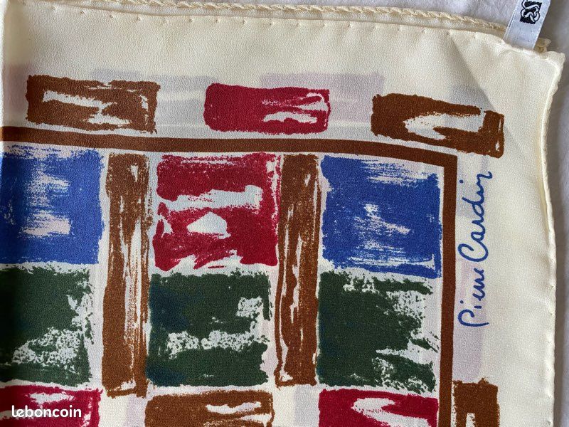 Foulard en soie Pierre Cardin neuf (image 3)