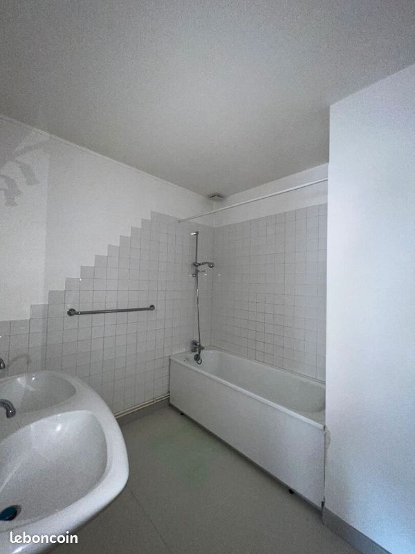 Appartement a louer roanne - 4 pièce(s) - 117 m2 - Surfyn