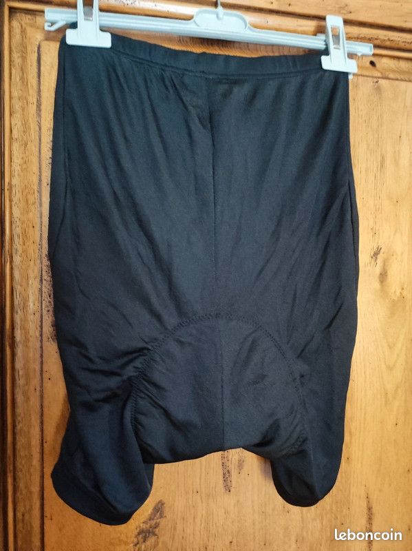 Short Cycliste cuissard marque Decathlon noir isa Vêtements