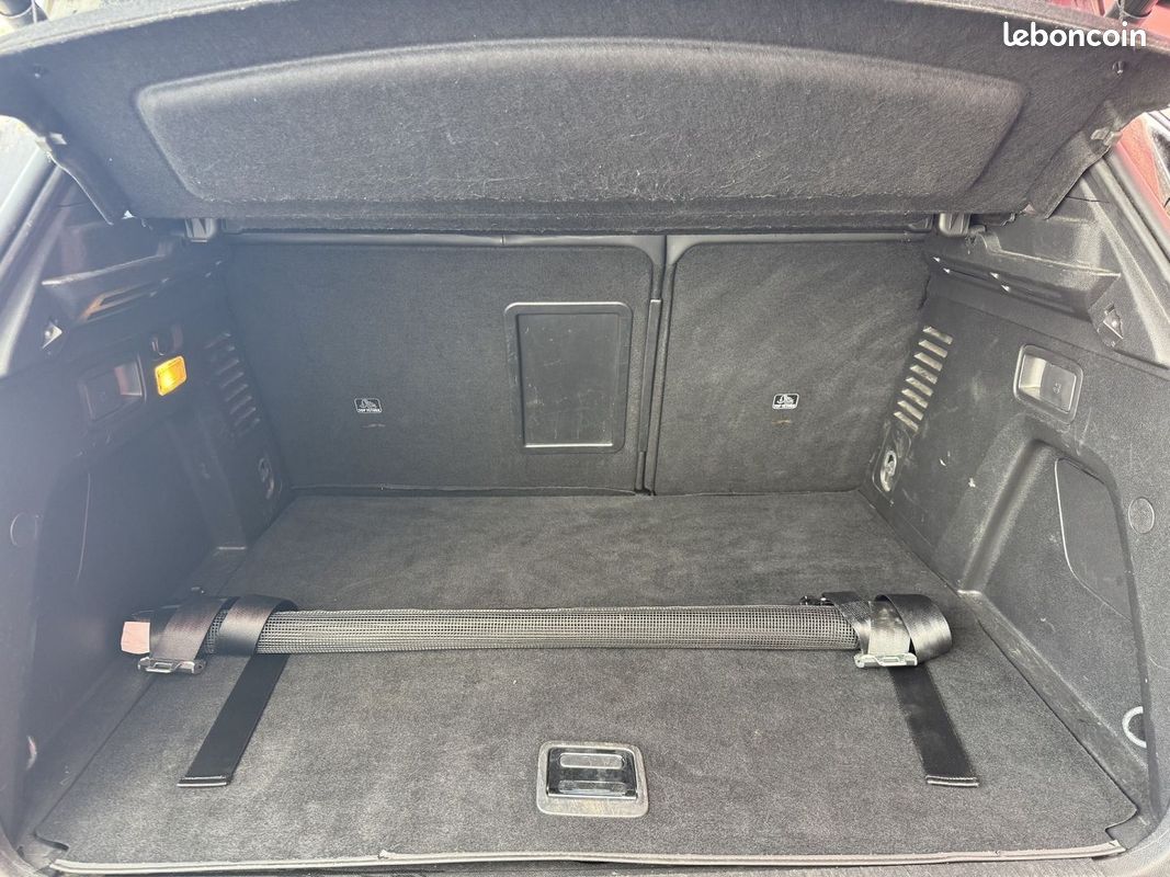 Peugeot 3008 HYBRID4 300CH GT E-EAT8 (image 8)