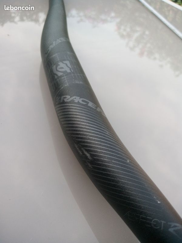 ⚠️ FAIRE OFFRE ⚠️ Cintre VTT RaceFace aeffect r (image 3)
