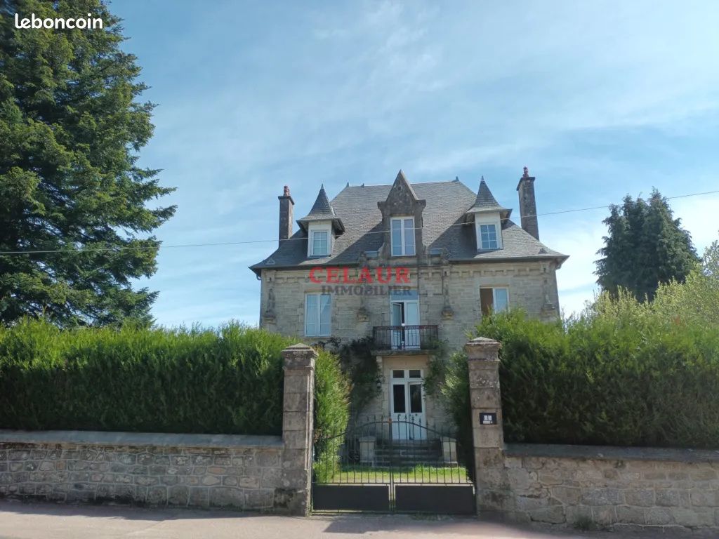 Maison 9 pièces 346 m² · à Égletons · 346 m² · 220 000 €